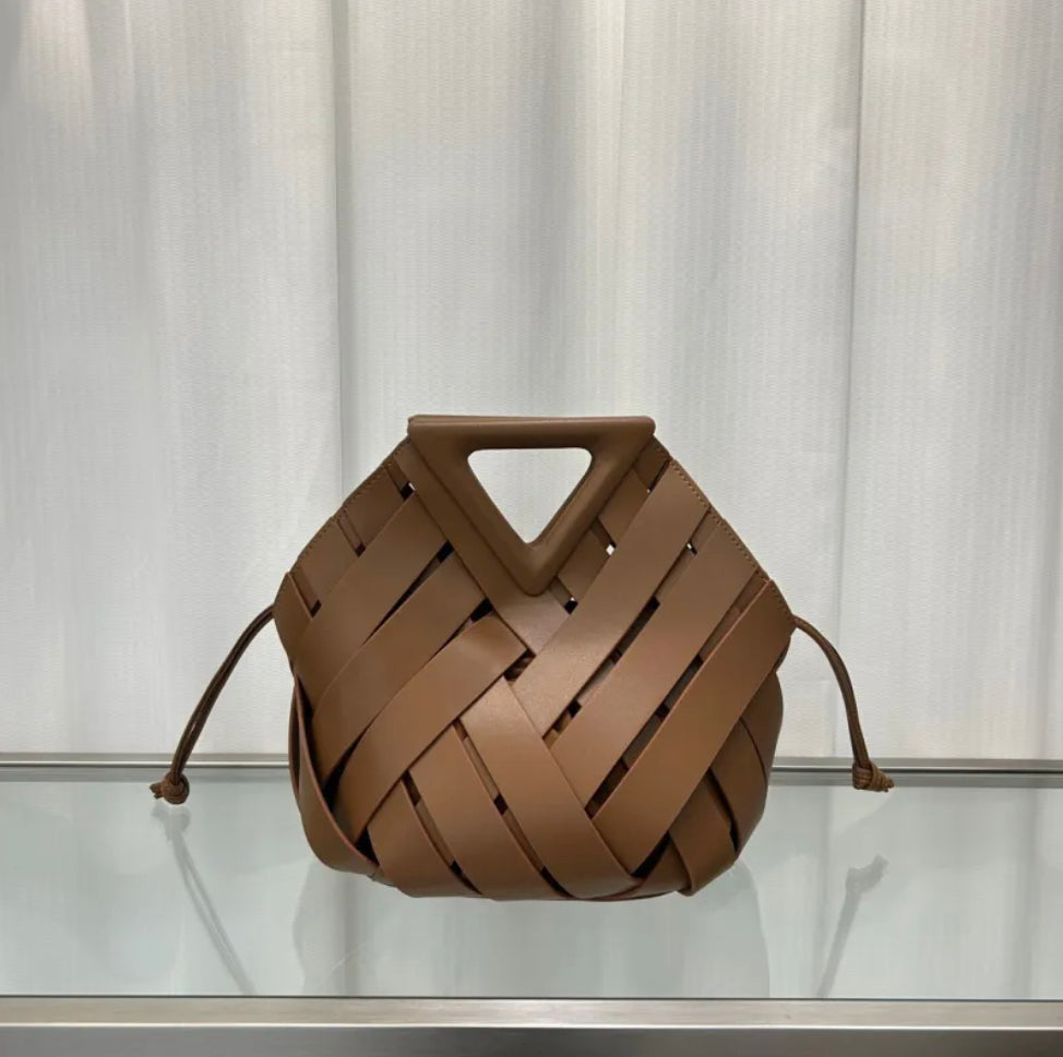Women Triangle Magnetic Buckle Handbag