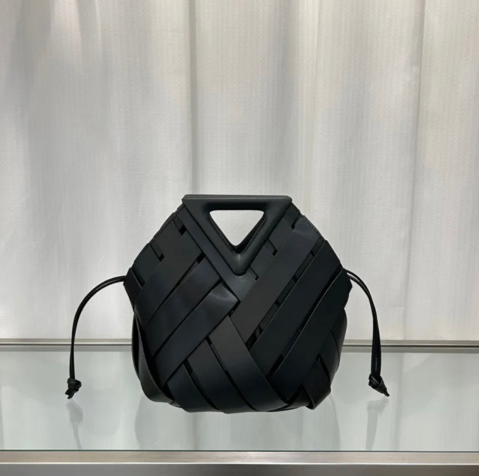 Women Triangle Magnetic Buckle Handbag